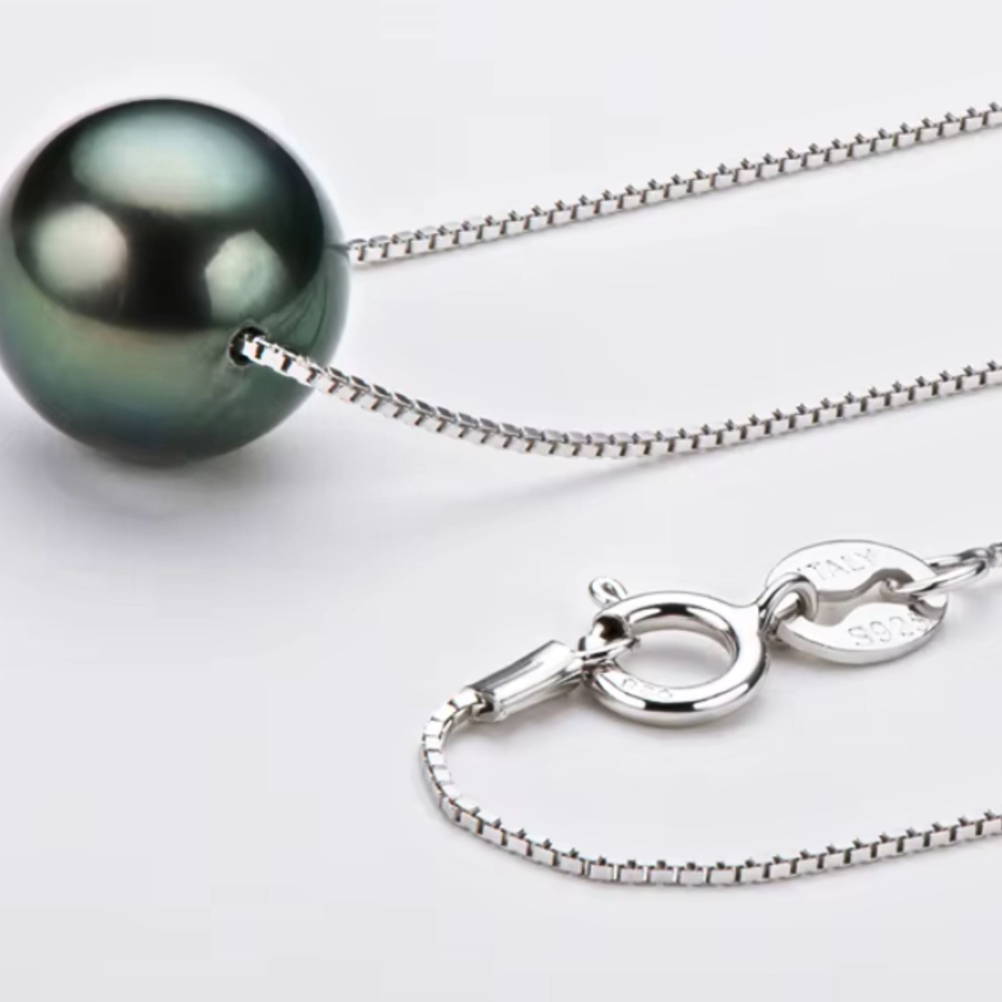 ÉCLATINE Tahitian Black Pearl Necklace