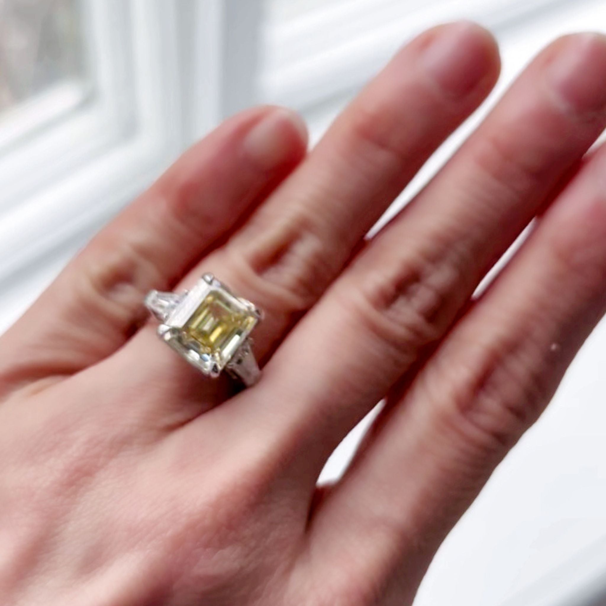 ÉCLATINE Made | 4CT LUMIÈRE Signature Ring | Emerald Cut